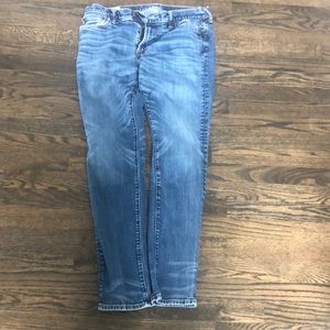 Abercrombie and Fitch mom jeans 34wx32L medium wash